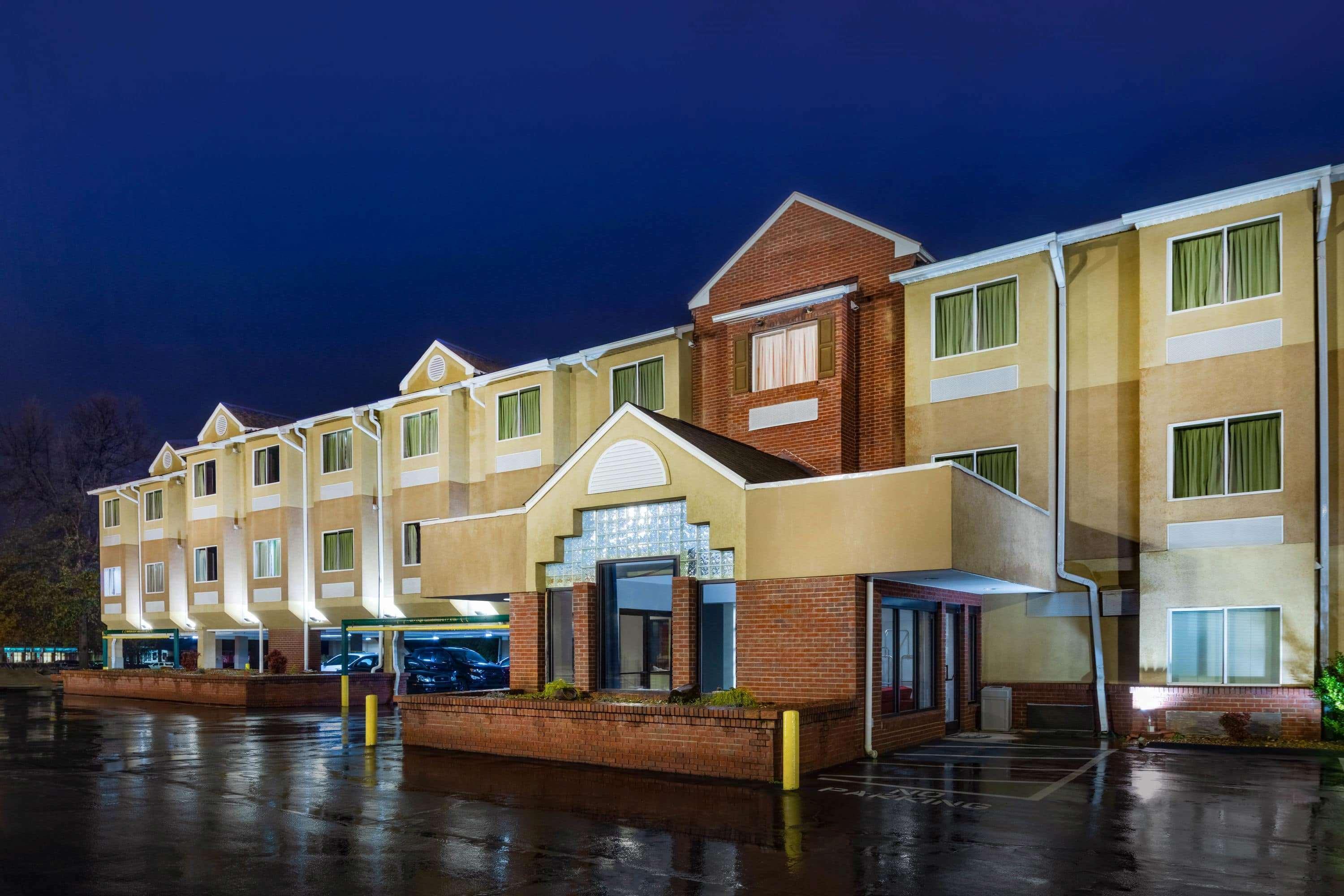 Microtel Inn By Wyndham Lake Norman Cornelius Extérieur photo
